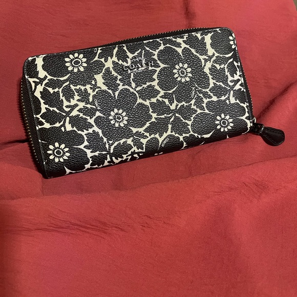 Coach accordion wallet - Picture 2 of 7